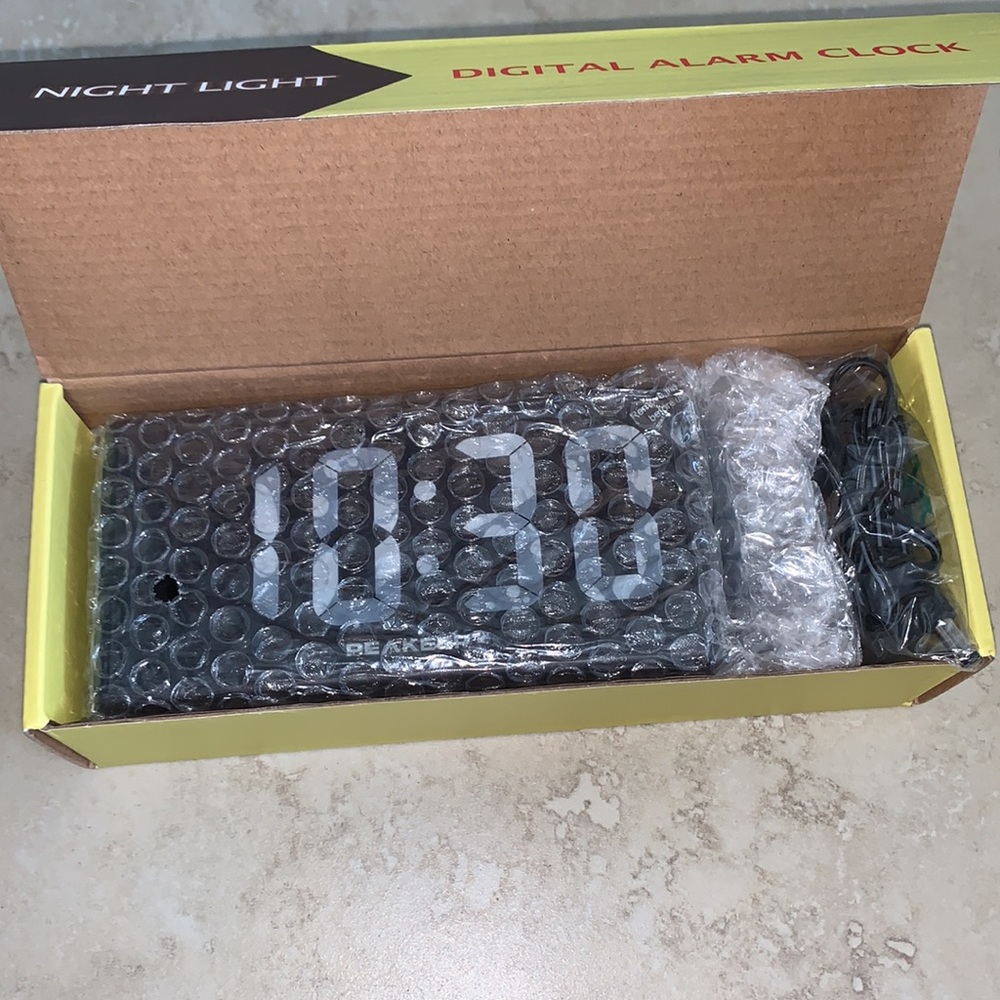 Digital alarm clock ⏰ - Picture 3 of 3